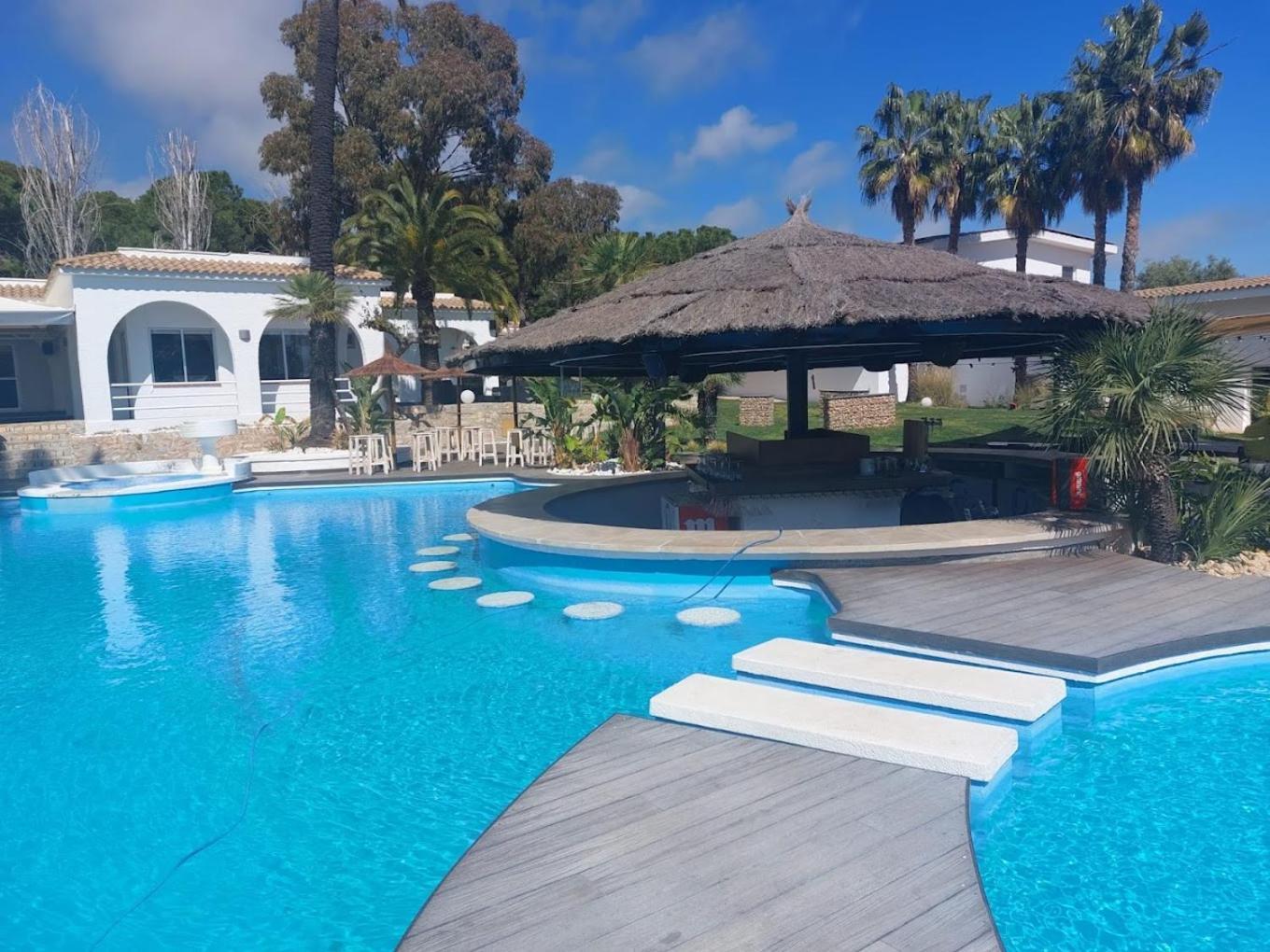 Paradise In Font Nova